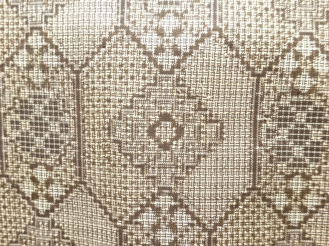 アンティーク　幾何学模様織り出し本場泥大島紬着物(割り込み絣)